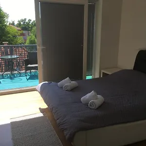https://deluxe-castle-view-penthouse-appartment-with-terrace.hotels-in-ljubljana.com